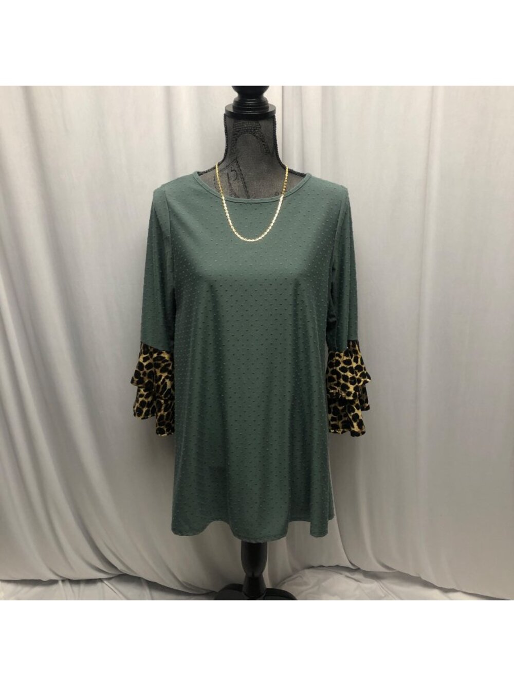 Perfect Peach Green Top Leopard Ruffle Sleeve Womens Sz Large Boho Casual Tunic